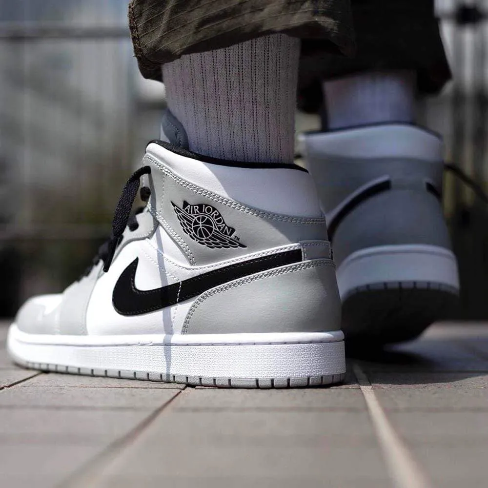 Air Jordan 1 Mid "Light Smoke Grey"