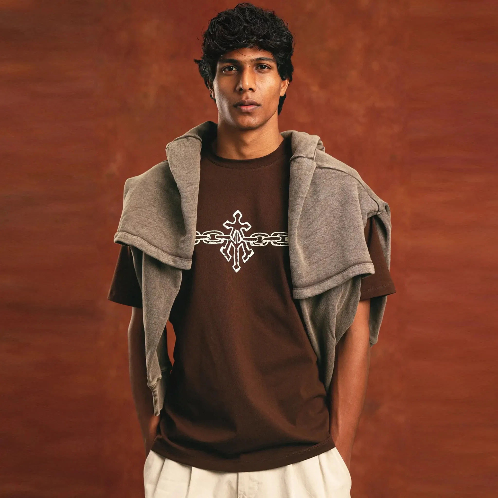 ALPHA CROSS CHAIN LINK TEE (BROWN)