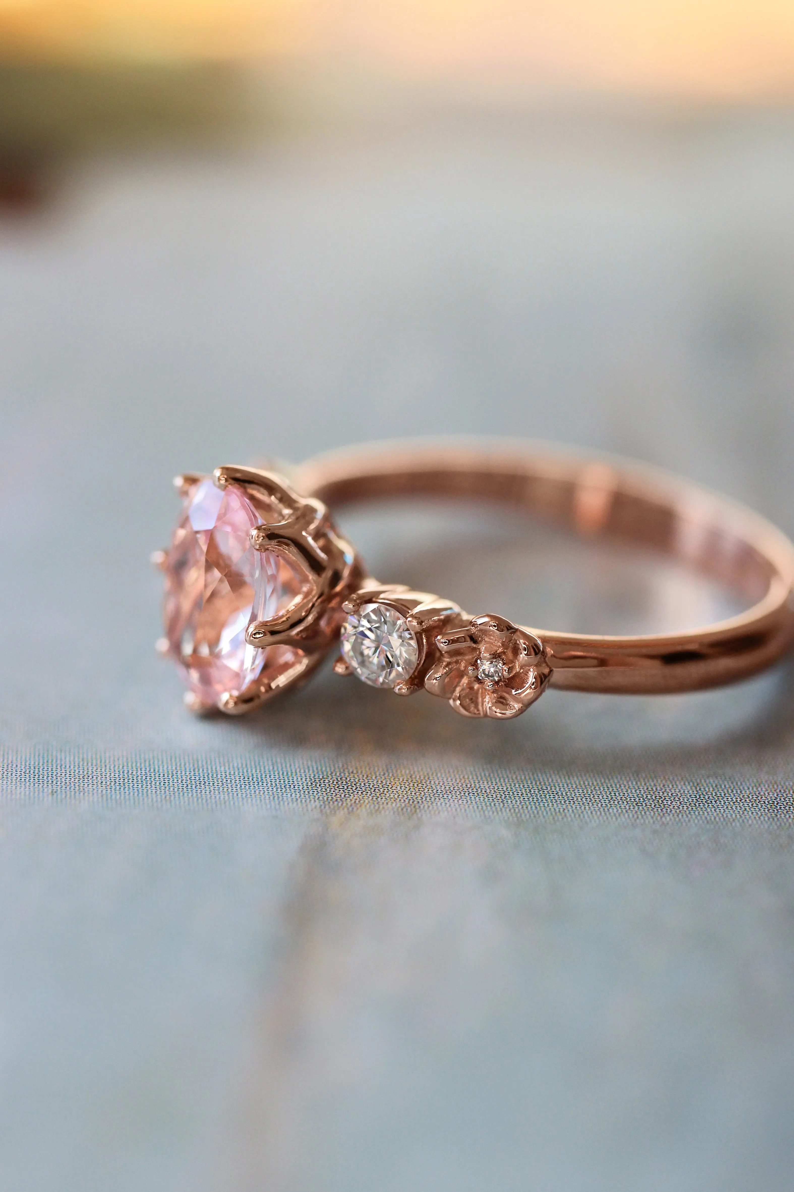 Oval morganite engagement ring / Fiorella