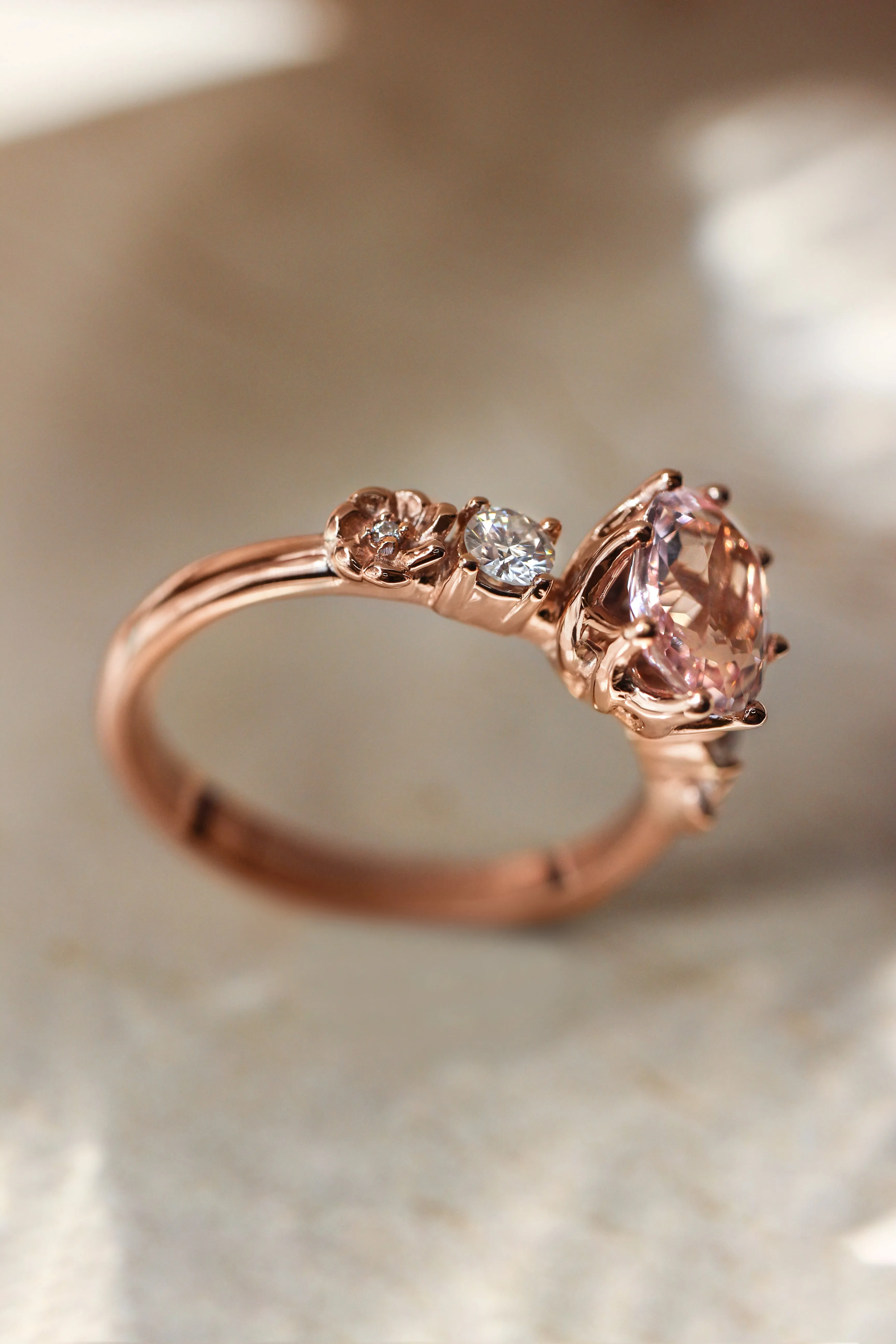 Oval morganite engagement ring / Fiorella